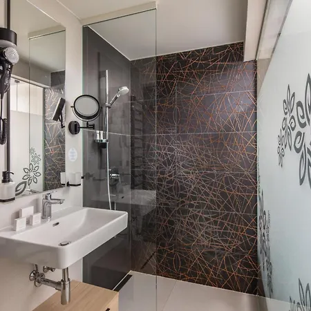 Sungarden Wellness Szálloda 4*