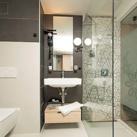 Sungarden Wellness Отель Шиофок